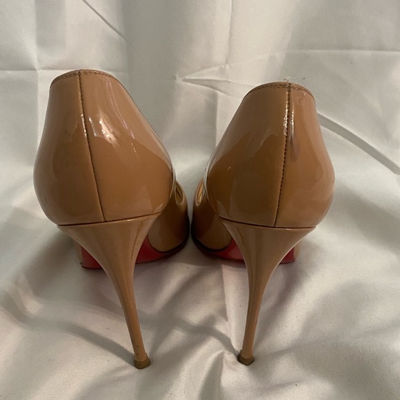 Christian Louboutin Nude So Kate Heels w Vibram Soles - Picture 3 of 4
